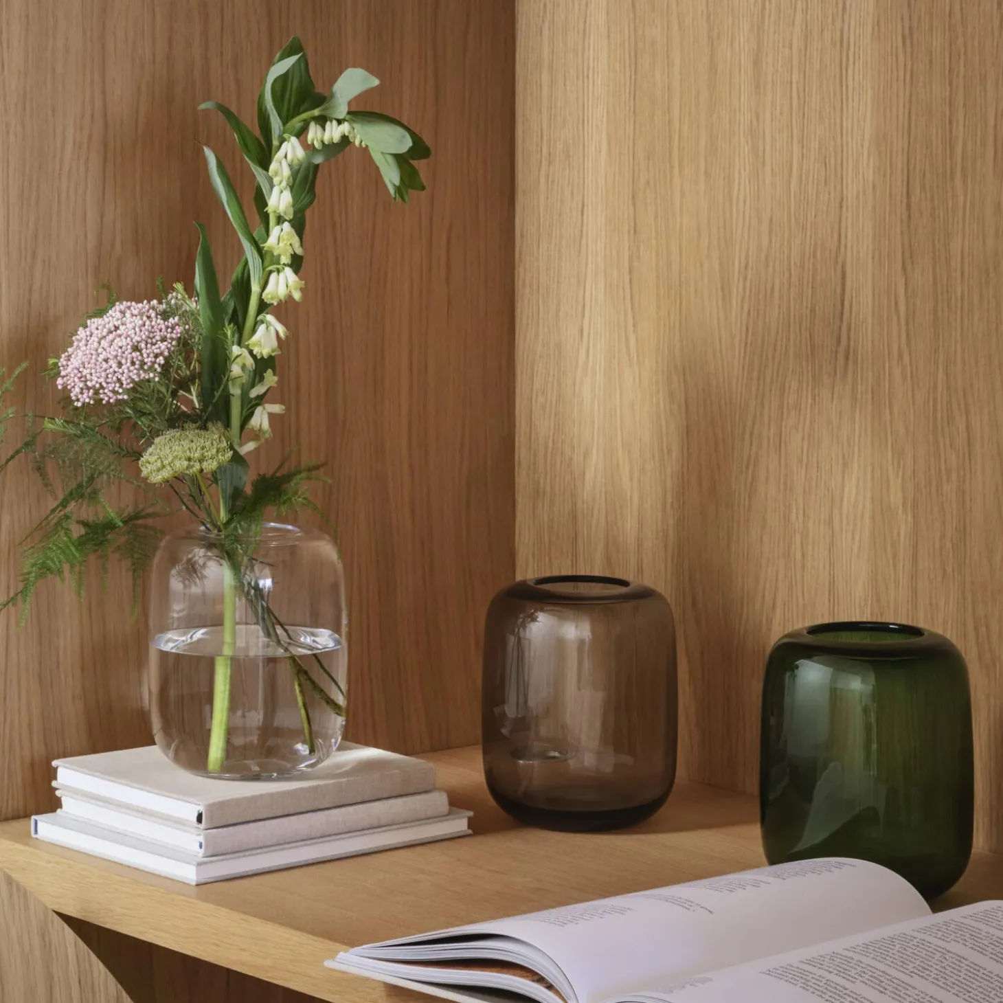 Acorn vase, pine