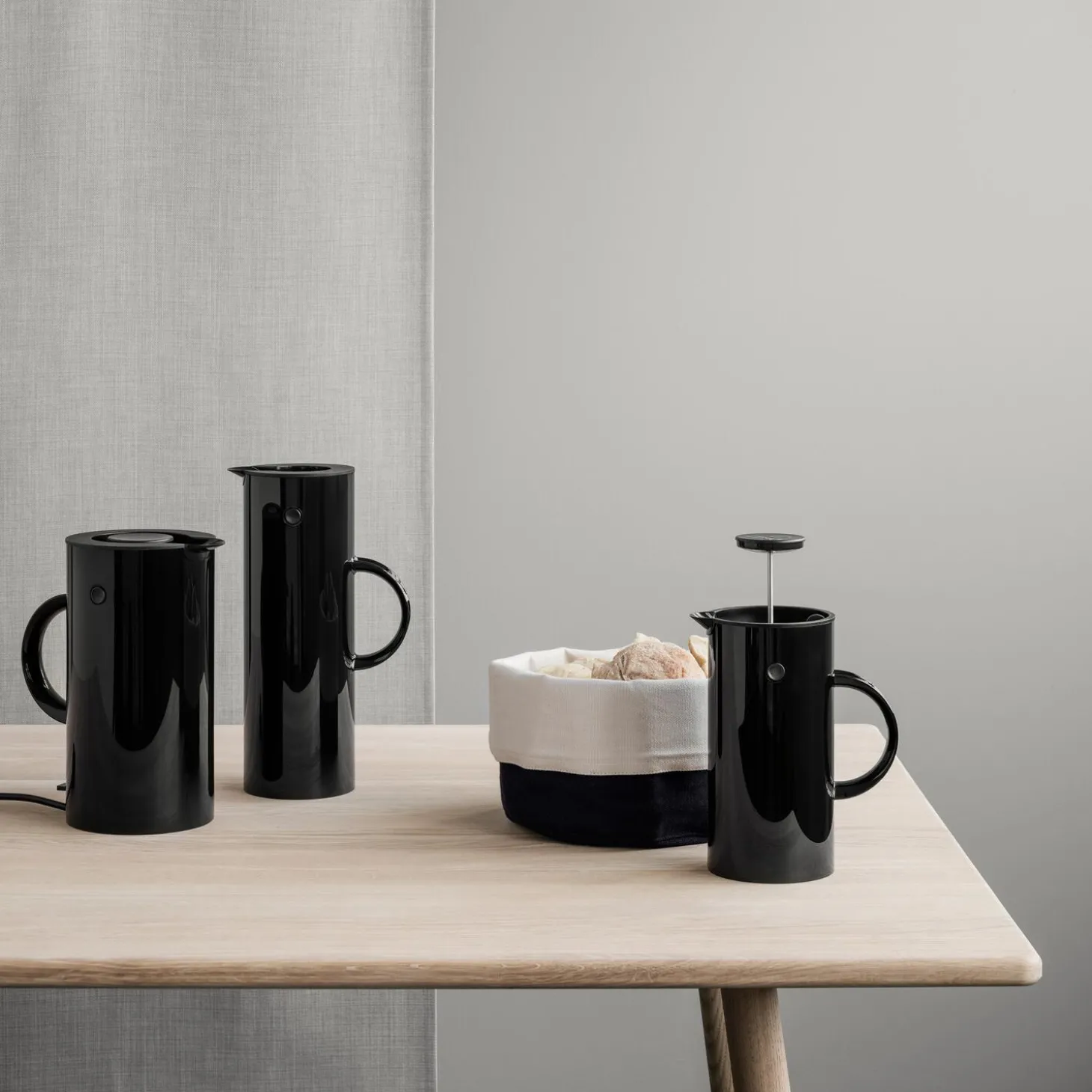 EM77 termokande 1 L, black
