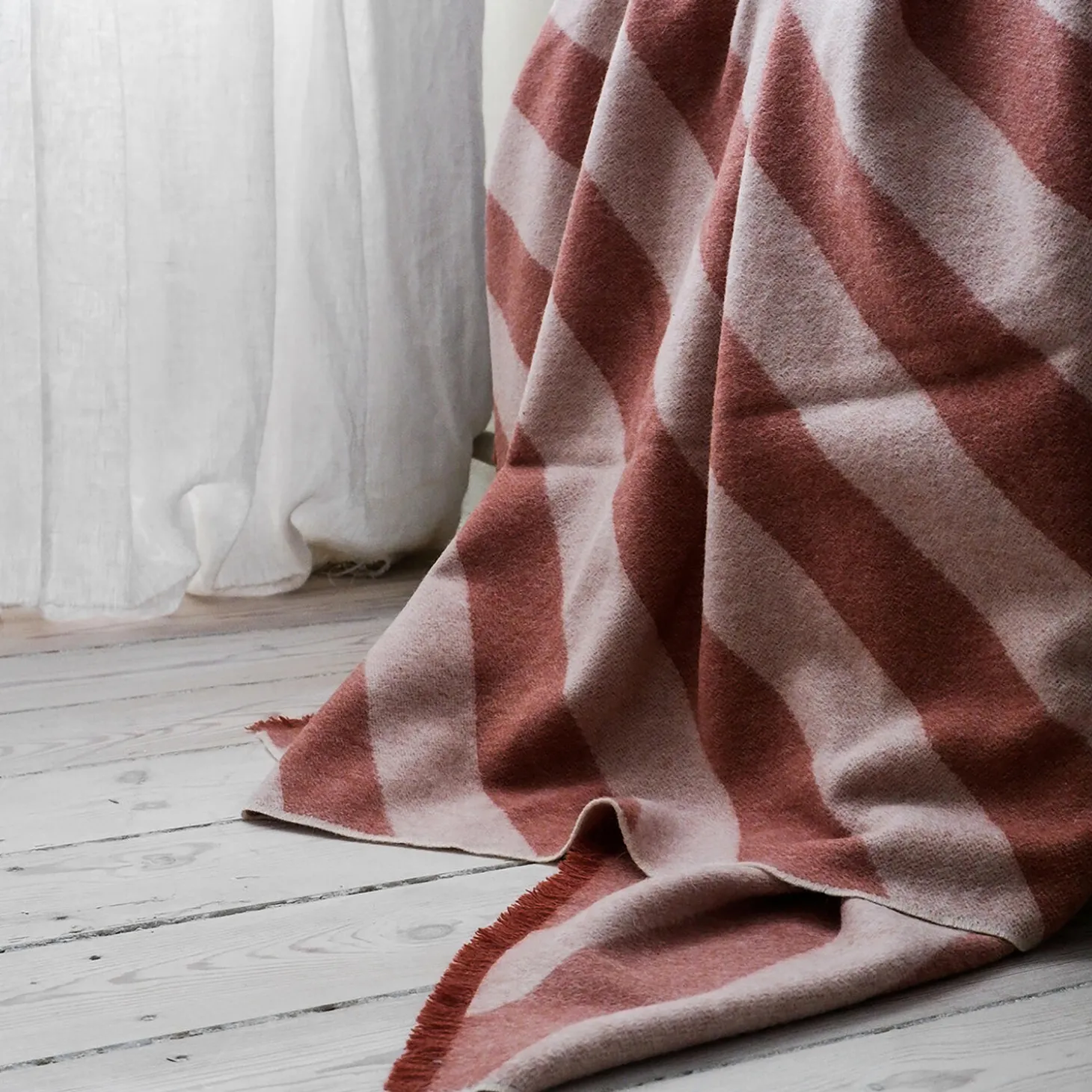 Fishbone plaid, rusty red