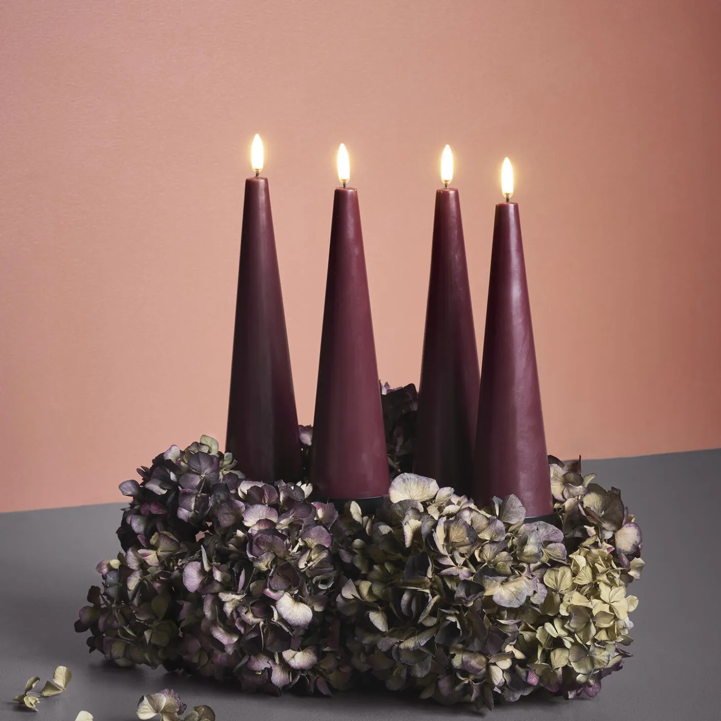 Giftbox w. spike, remote, LED cone candle 4-pack, wine red