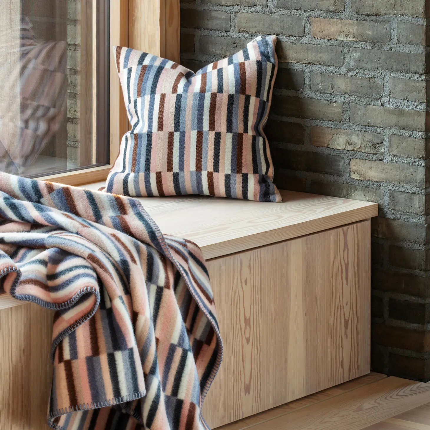 IDA Cushion, rosa blue