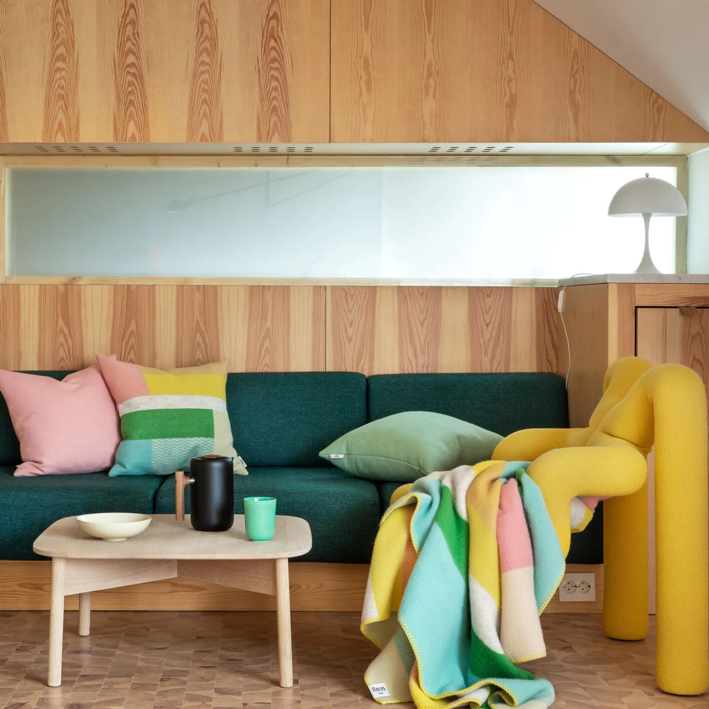 MIKKEL Throw, pastel