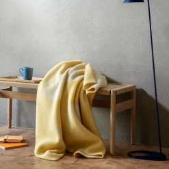 MOON Throw, yellow ray