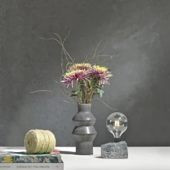 Rost vase, mørkeblå