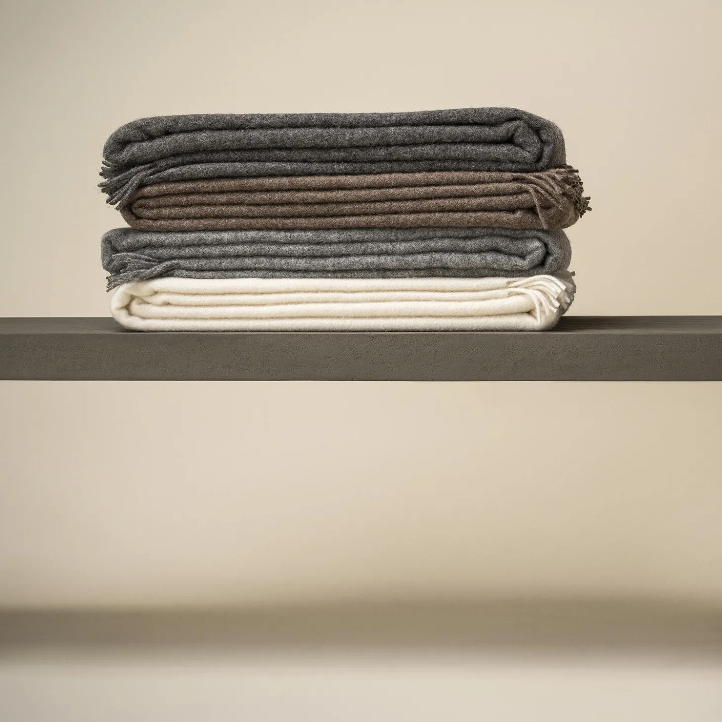 Samsø plaid, 00116 dark nordic grey