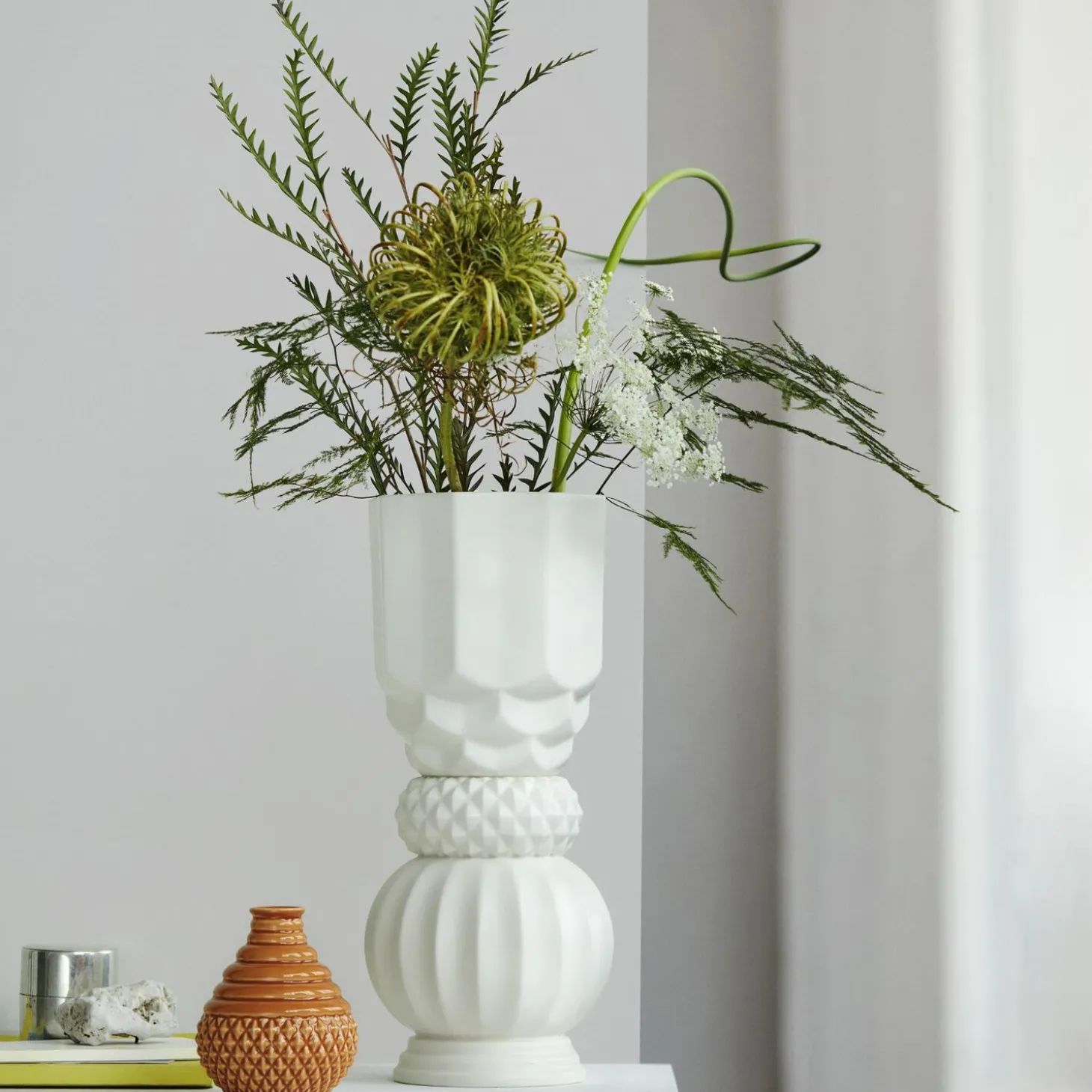 Samsurium Towerbell vase, white