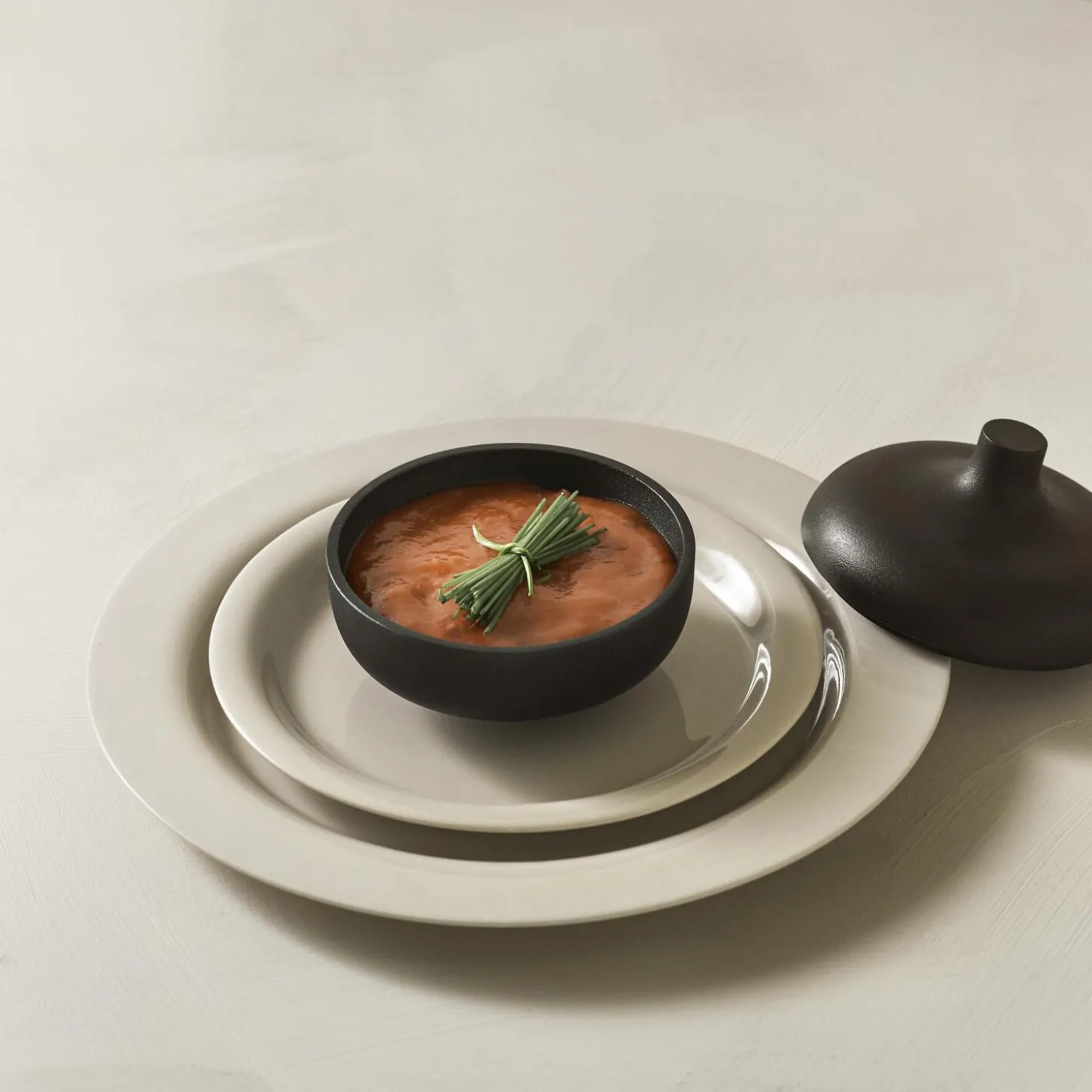 Sand Secrets Medium Bowl, black clay