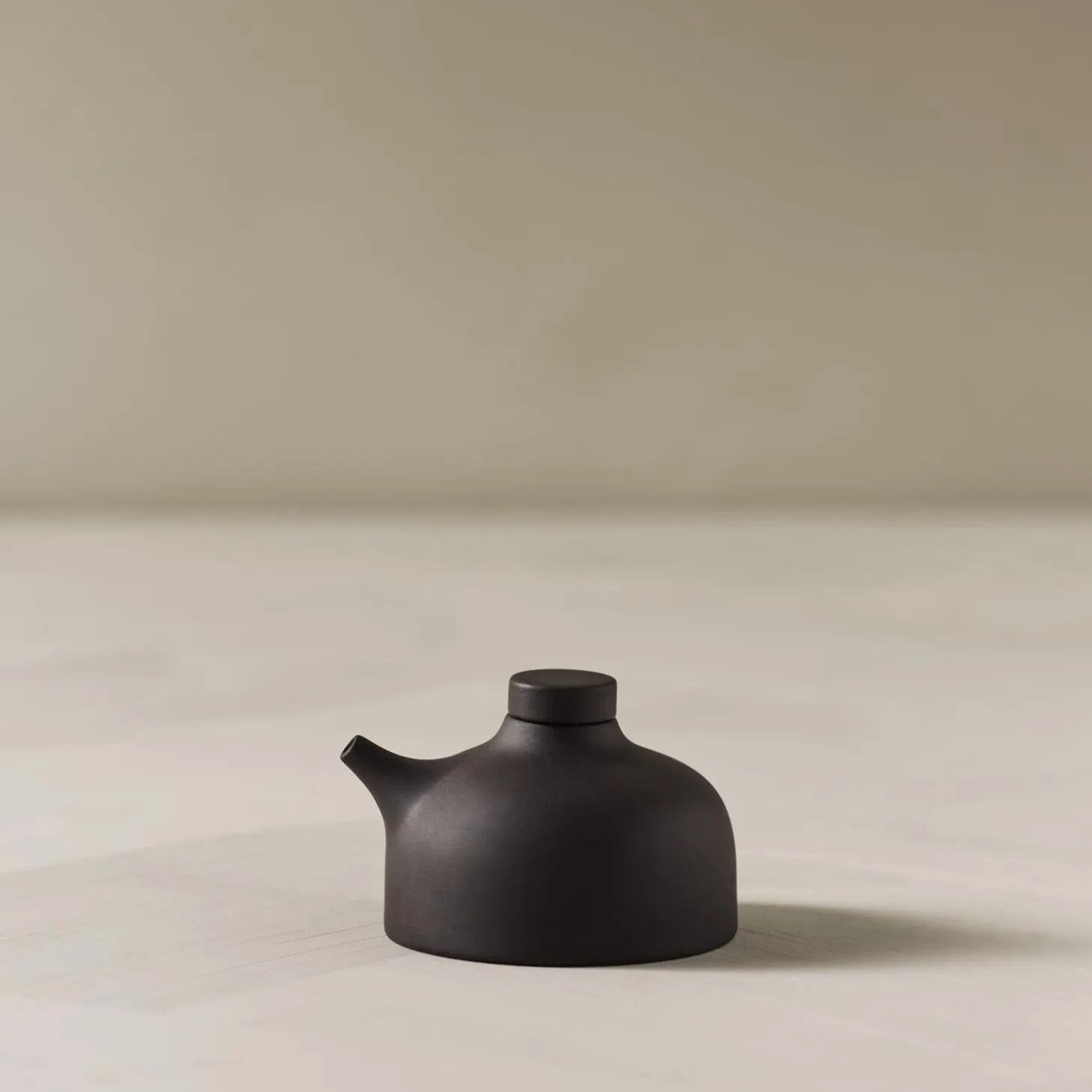 Sand Secrets Soy Pot, black clay