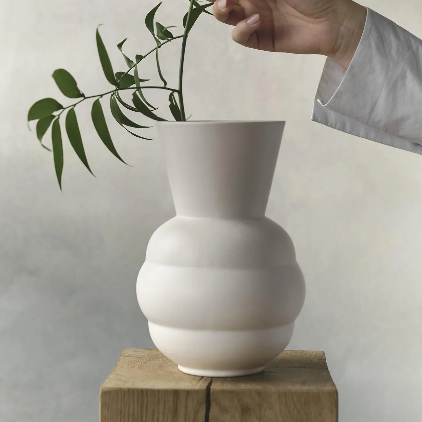 Tortus Archie vase No 1, white